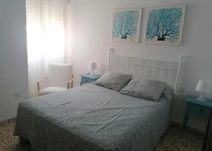 Piso Familiar Con Piscina Y Aparcamiento En Torre Del Mar - Edificio Ronda I
